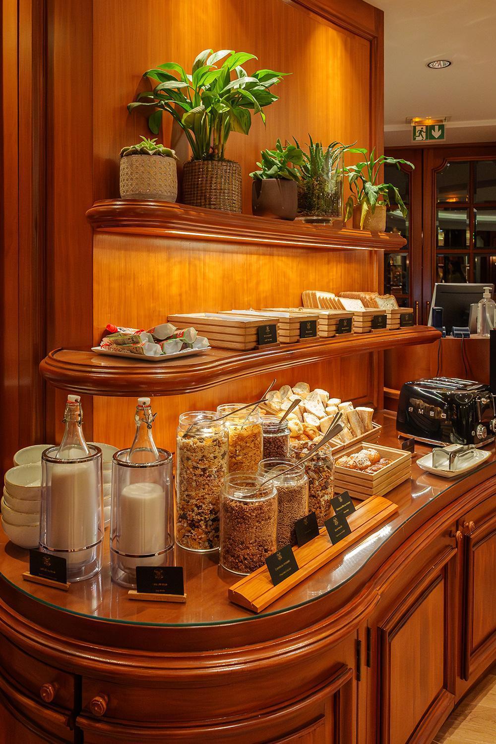 โรงแรมชาโตฟรองเตอน็อง ปารีส ภายนอก รูปภาพ